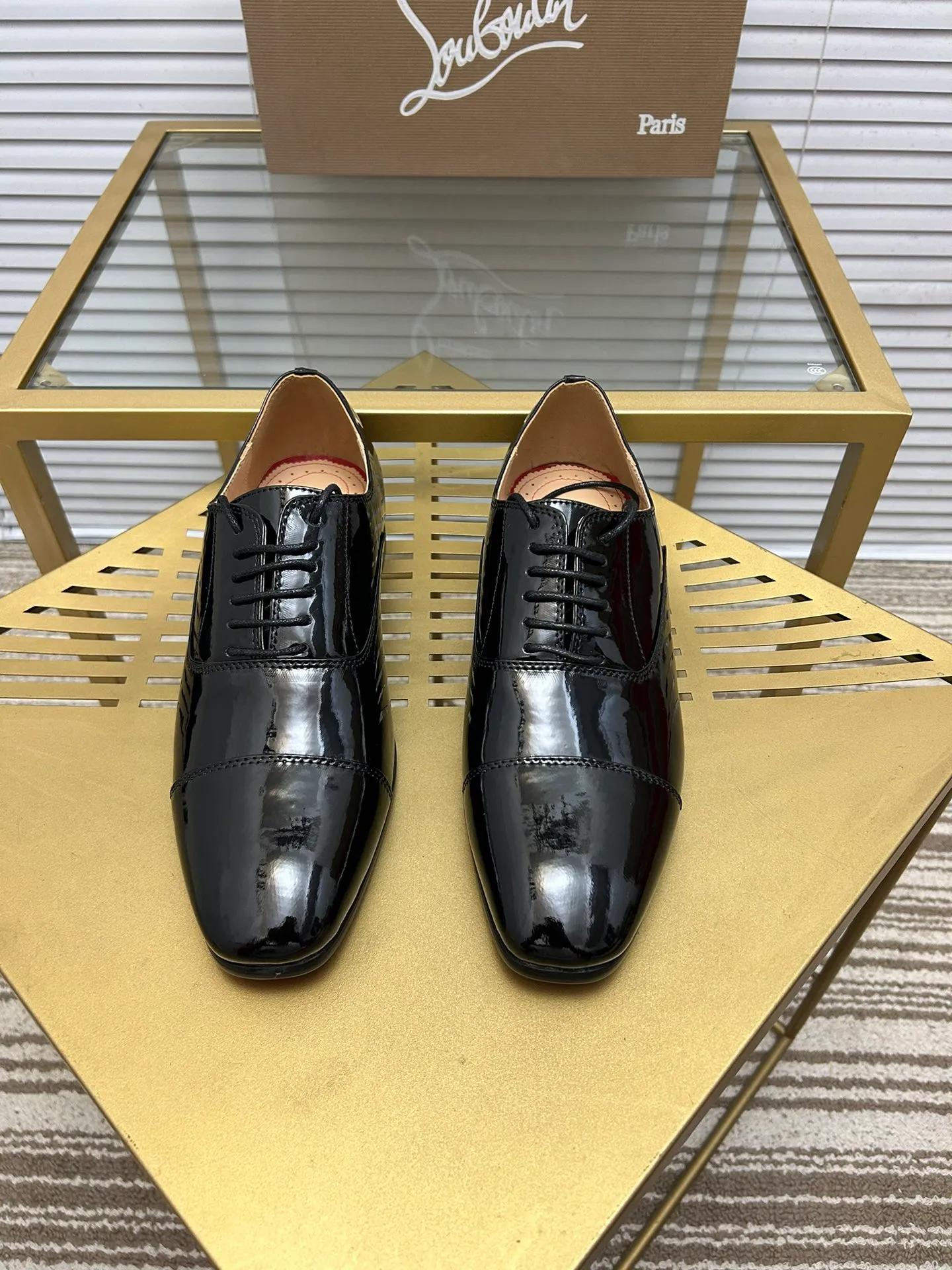 (Customized model) Ex-factory price is 560. christian louboutin (CL red sole shoes) counter series, casual leather shoes for couples 📢 📢 📢 Exclusive hot style release 🎈🎈💪 Movable latex feet 👻 Finished outsole line [Proud] 😝Female 35-40# Male 38#-46, global supply😝 [Top version]: Original imported genuine leather upper, top original leather lining, original molded TPU outsole, original 1:1 detail processing, original shoe last,